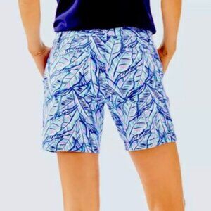 Lilly Pulitzer The Jayne Stretch Short 7" Inseam in Bennett Blue Let's Mango
